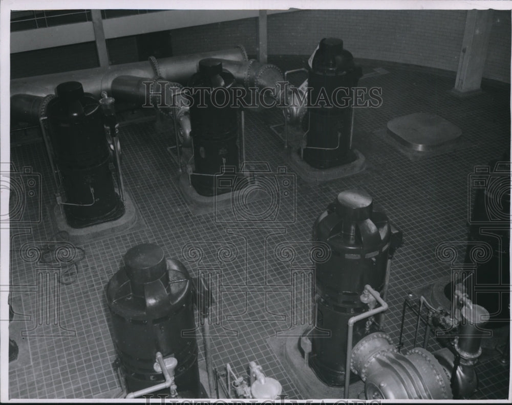 1951 Press Photo The Row of Water Pumps at Nottingham Station- Historic Images