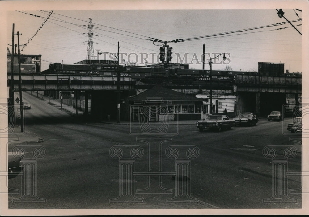 1970 Press Photo Howard street and Broadway- Historic Images