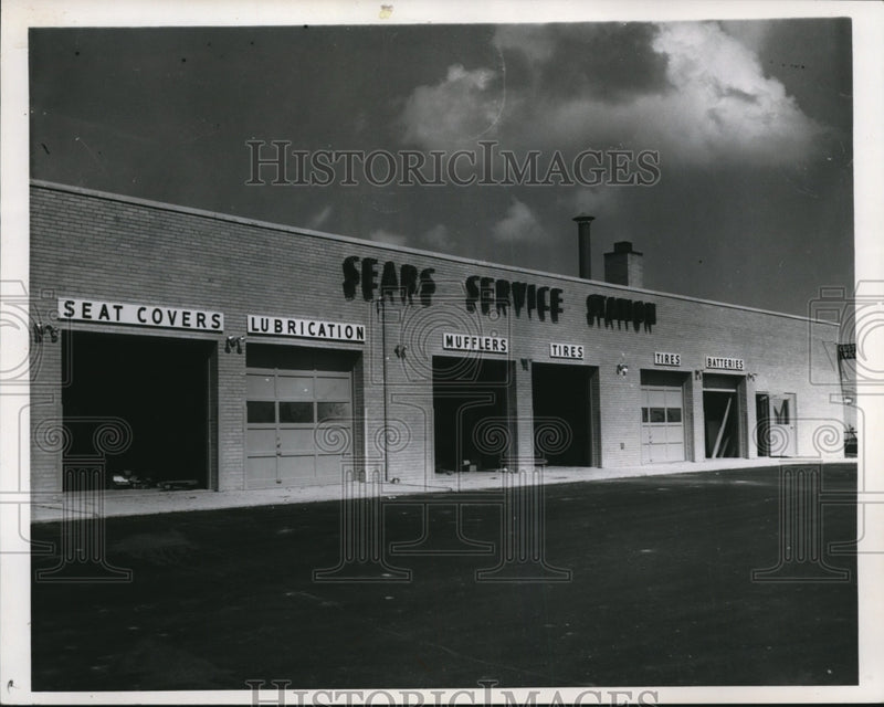 Load image into Gallery viewer, 1959 Press Photo Sears Service Station - cva95172
