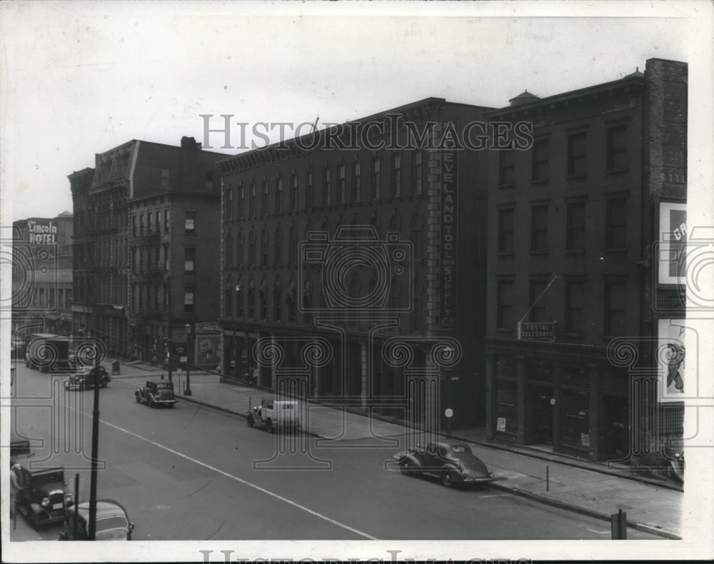 1939 Press Photo Bank at West 61th Street. - Historic Images