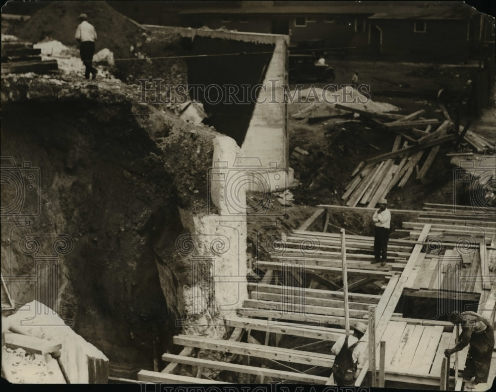 1929 Press Photo Construction at the Railroad crosses Euclid Avenue- Historic Images