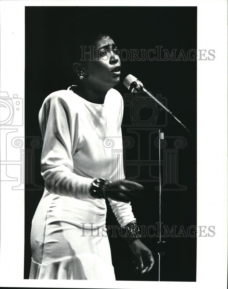 1987 Press Photo Anita Baker sings at the Front Row - cva98370- Historic Images