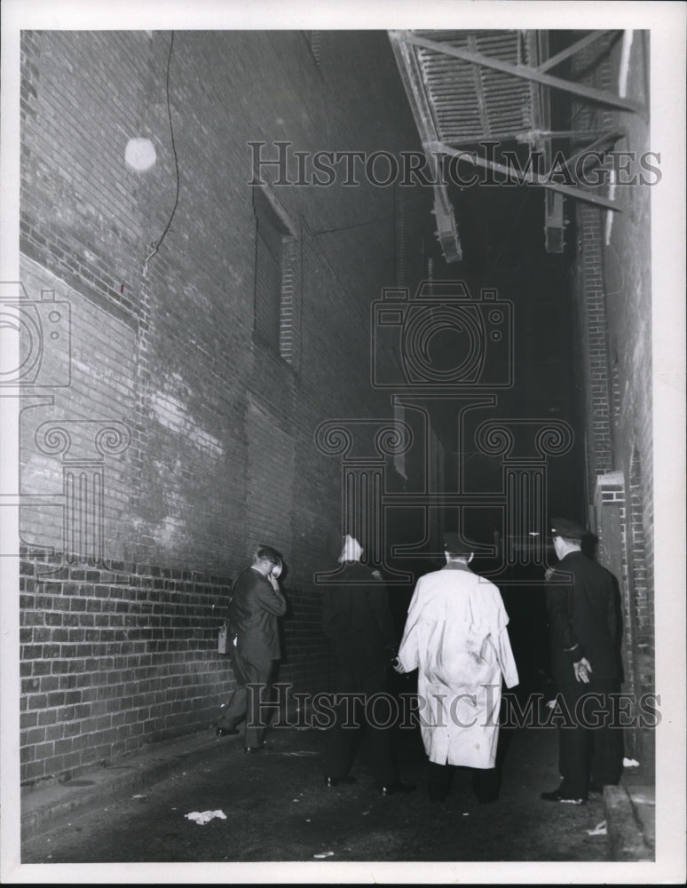 1960 Press Photo Alley between May Co.- Historic Images