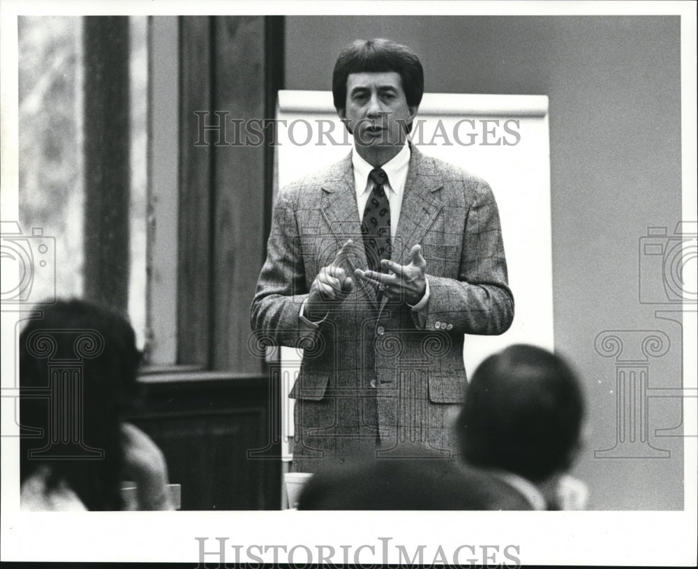 1990 Press Photo Dr. Bill Cooks - Historic Images