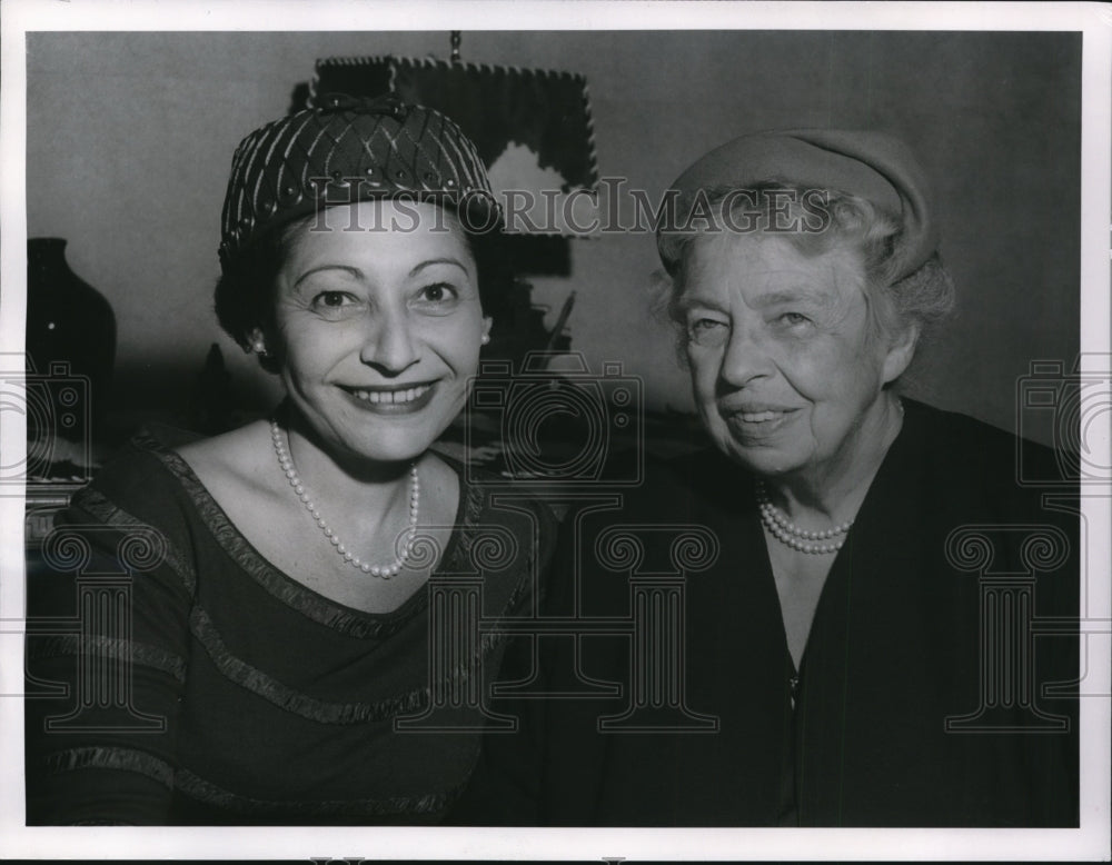 1956 Press Photo Mrs. Joseph Schneider and Eleanor Roosevelt- Historic Images