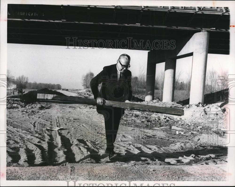 1964 Press Photo Governor James Rhodes - Historic Images