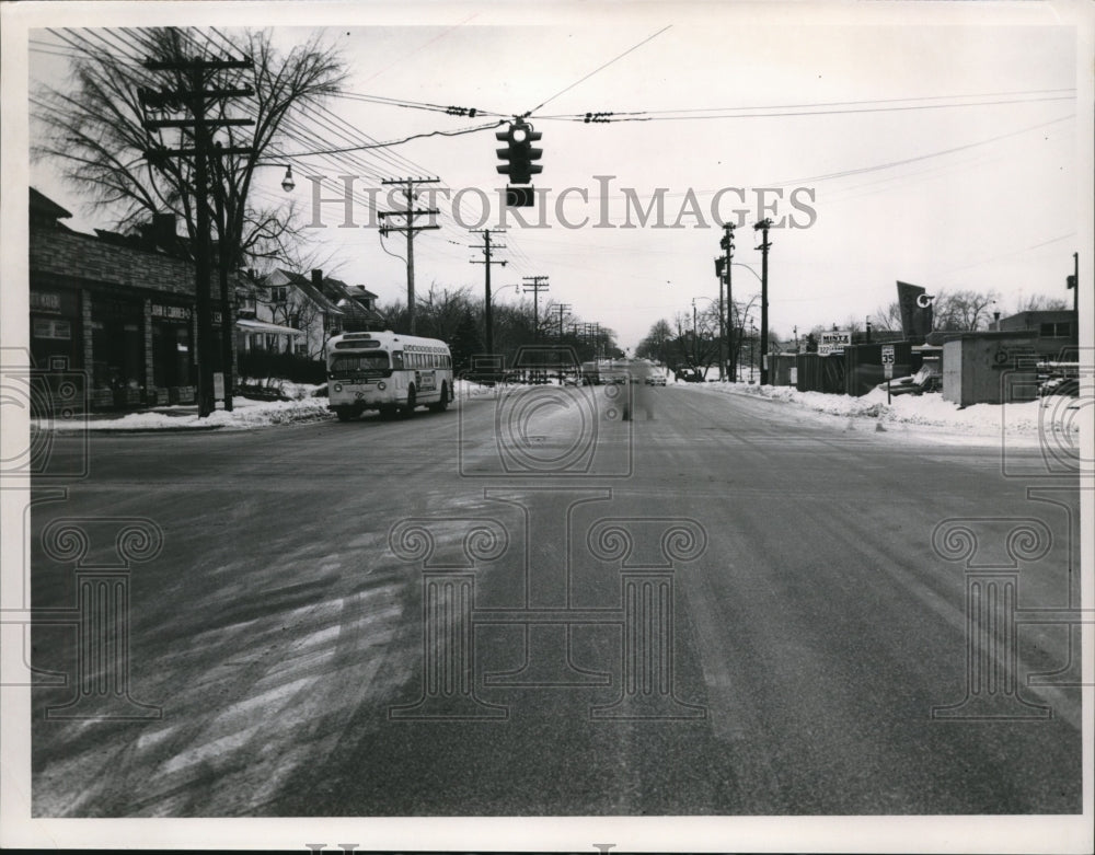 1959 Press Photo Looking West on Mayfield Road from Lee Road- Historic Images