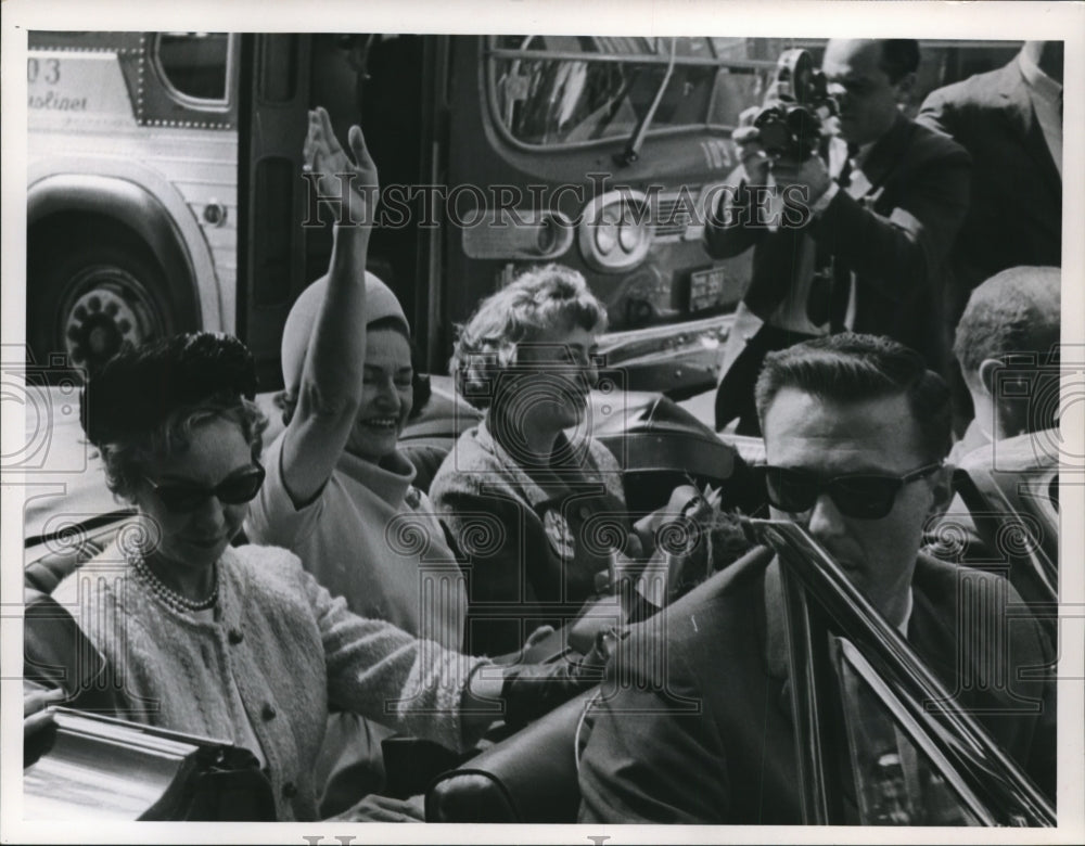 1964 Press Photo Mrs. L.B Johnson (waiving) &amp; Mrs. Francis McGoven- Historic Images