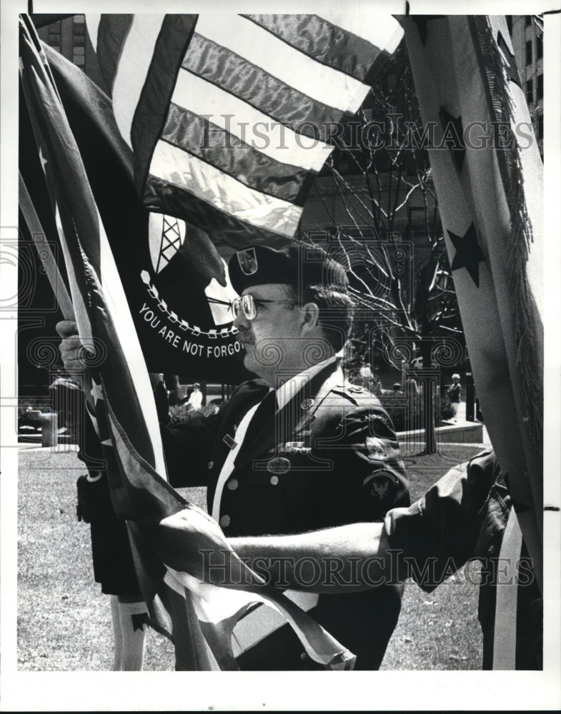 1988 Press Photo Bob Peoples Sp5 E5 1966 Vietnam Veteran - cva99248- Historic Images