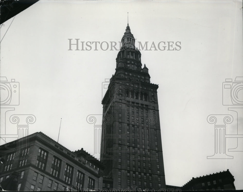 1955 Press Photo The Terminal Tower courtesy of George Snyder- Historic Images