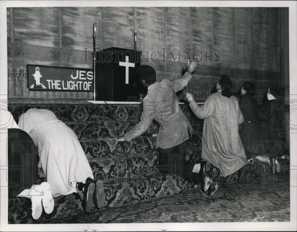 1960 Press Photo Revival Meeting, Old Pach Theater- Historic Images