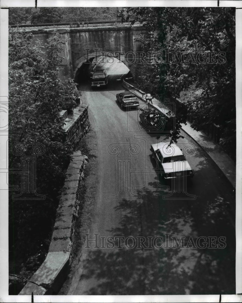 1989 Press Photo Scene at the Barrett Road Underpass looking southeast- Historic Images