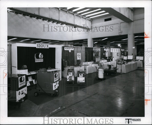 1975 Press Photo, Great Lakes Industrial Show. - cvb05095