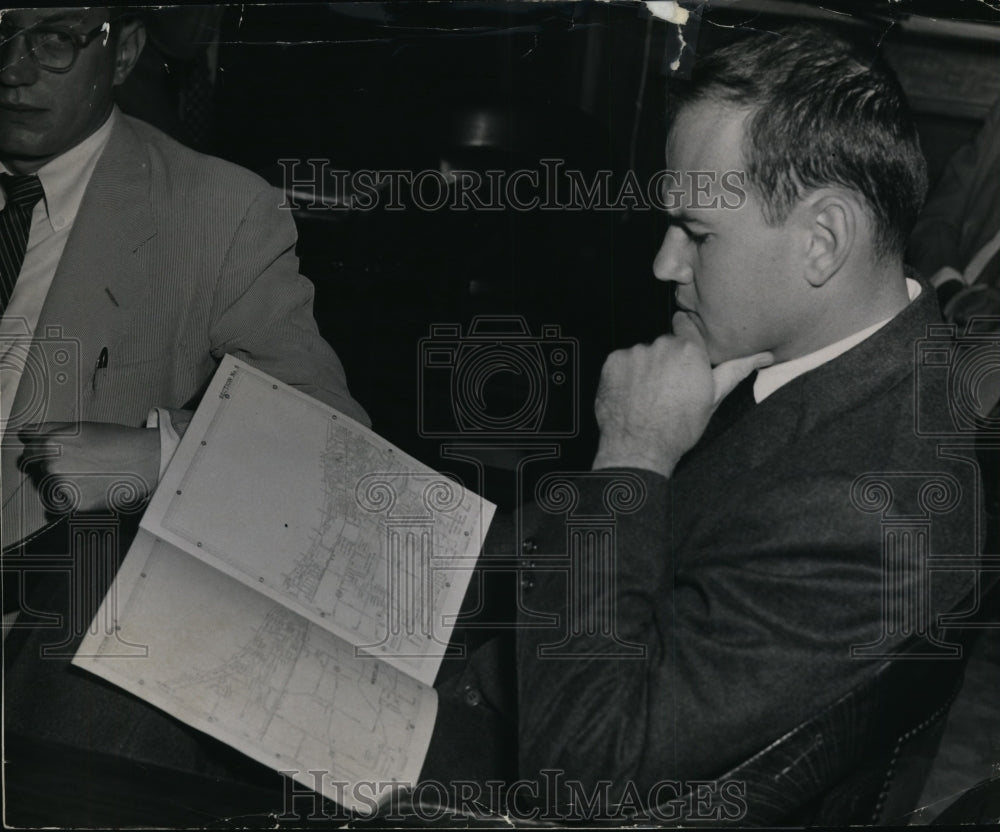 1954 Press Photo Dr. Sam Sheppard waiting for hearing on writ of prejudice.- Historic Images