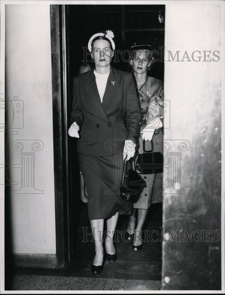 1954 Press Photo Dorothy &amp; Betty Sheppard Leave County Jail Murder Trial- Historic Images