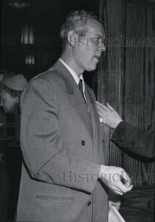 1954 Press Photo Dr. Richard Sheppard at recess.- Historic Images