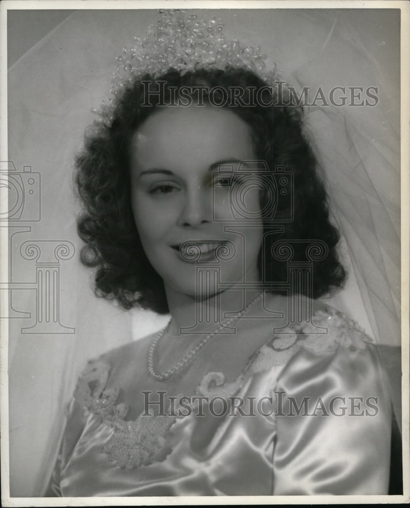 1947 Press Photo Fashion, Wedding Gowns, Mrs. Jack Navosel. - Historic Images