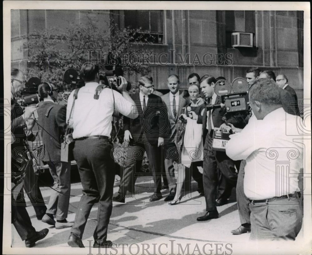 1966 Press Photo Samuel H. Sheppard son &amp; wife- Historic Images