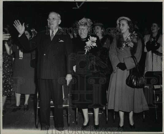 1948 Press Photo Harry S. Truman and his family - cvb07786- Historic Images