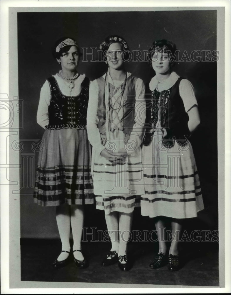 1927 Press Photo L-R; Sophie Budka, Celia Pewek and Catherine Brudzinski- Historic Images