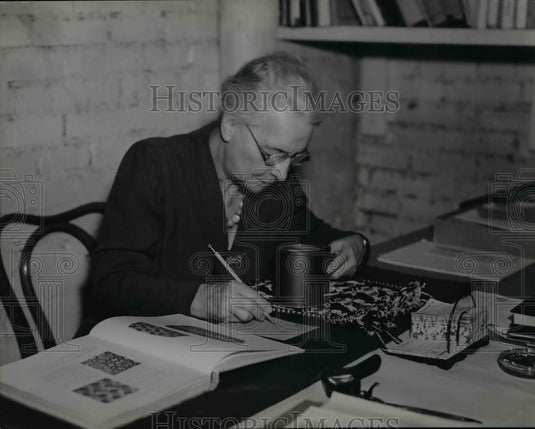 1946 Press Photo Gertrude Underhill, curator of textiles - cvb10128- Historic Images