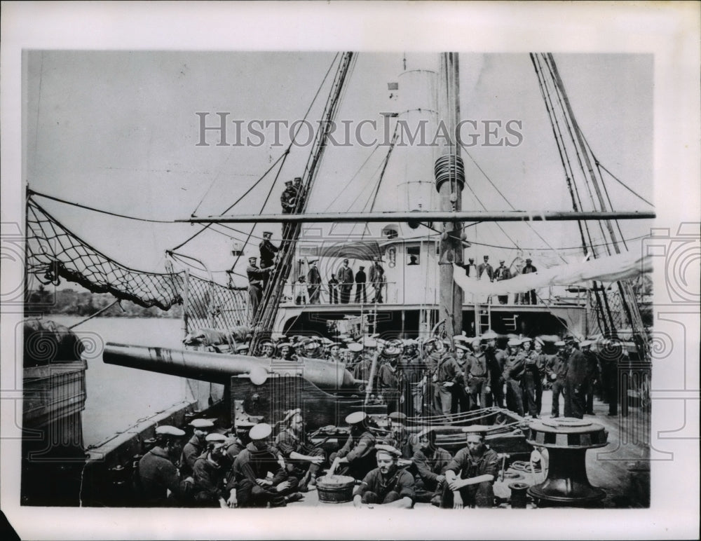 1963 Press Photo Crew of the USS Pawnee at Hampton Roads, Va - cvb10463- Historic Images