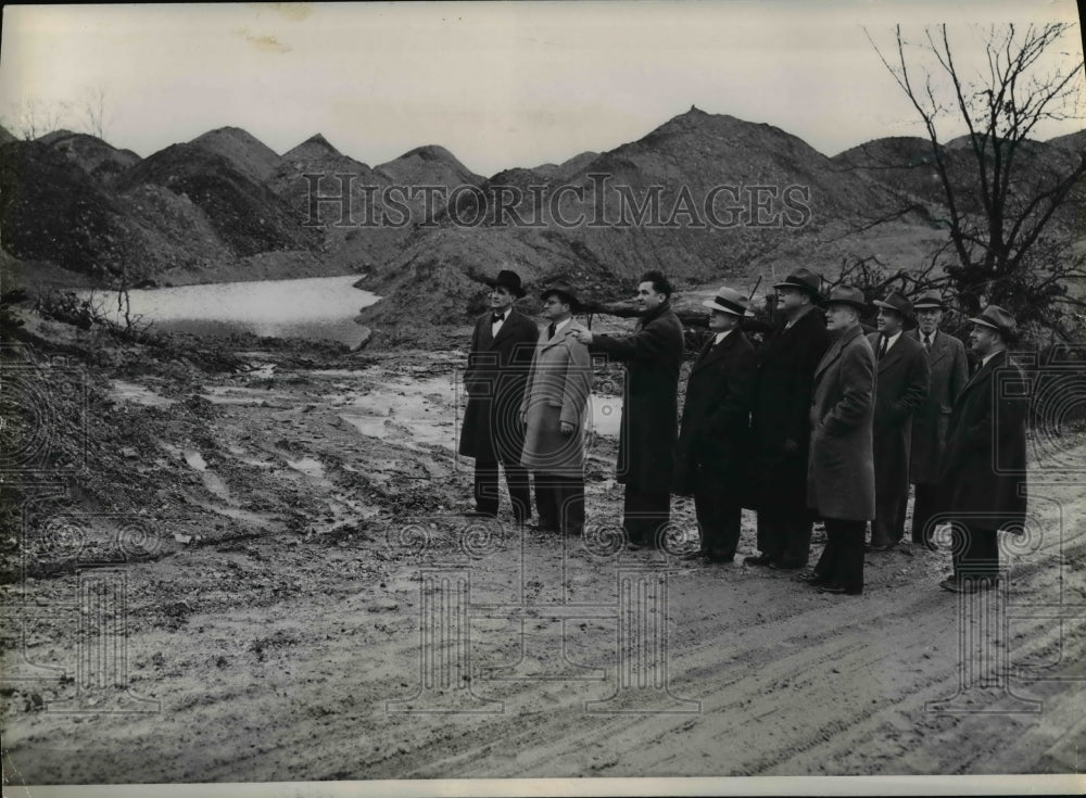 1945 Press Photo Governor Visit Strip Mining Section - cvb10560- Historic Images