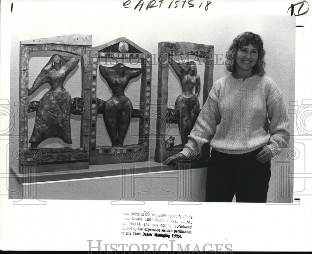 1988 Press Photo Charlotte Lees & her sculptures at Play House Gallery
