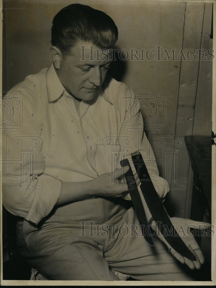 1939 Press Photo Mike Killane, Chief Jailer with knives in Torso Scene- Historic Images