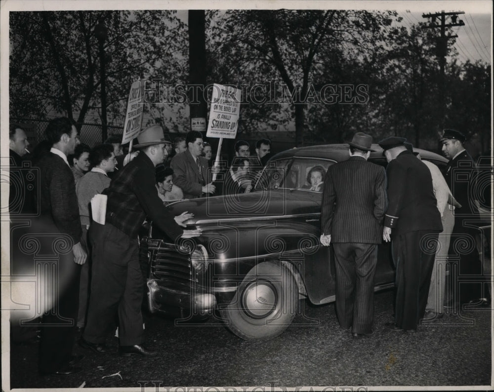 1946 Press Photo Pickets try to hold back company car - cvb12766- Historic Images