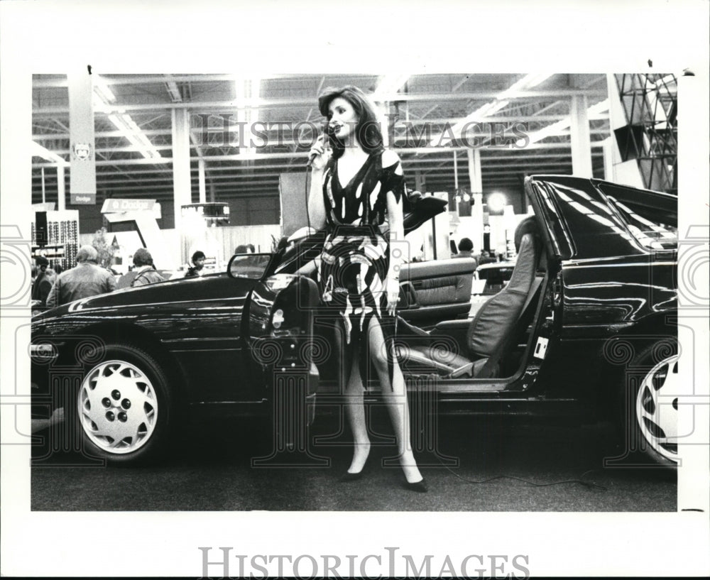 1986 Press Photo Debi Samuel from Detroit with Toyota Supra - cvb13848