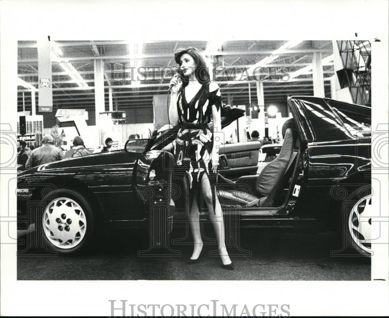 Load image into Gallery viewer, 1986 Press Photo Debi Samuel from Detroit with Toyota Supra - cvb13848

