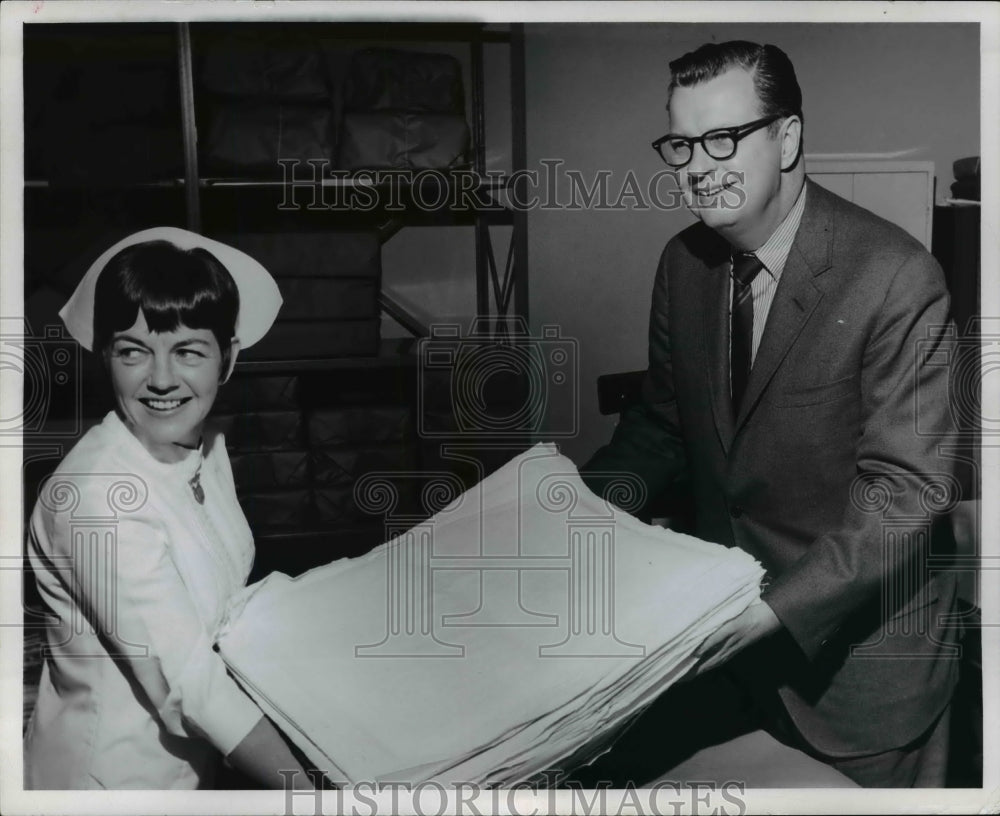 1970 Press Photo Patricia Cardina &amp; Herbert Strawbridge, Cleveland Plan Campaign- Historic Images