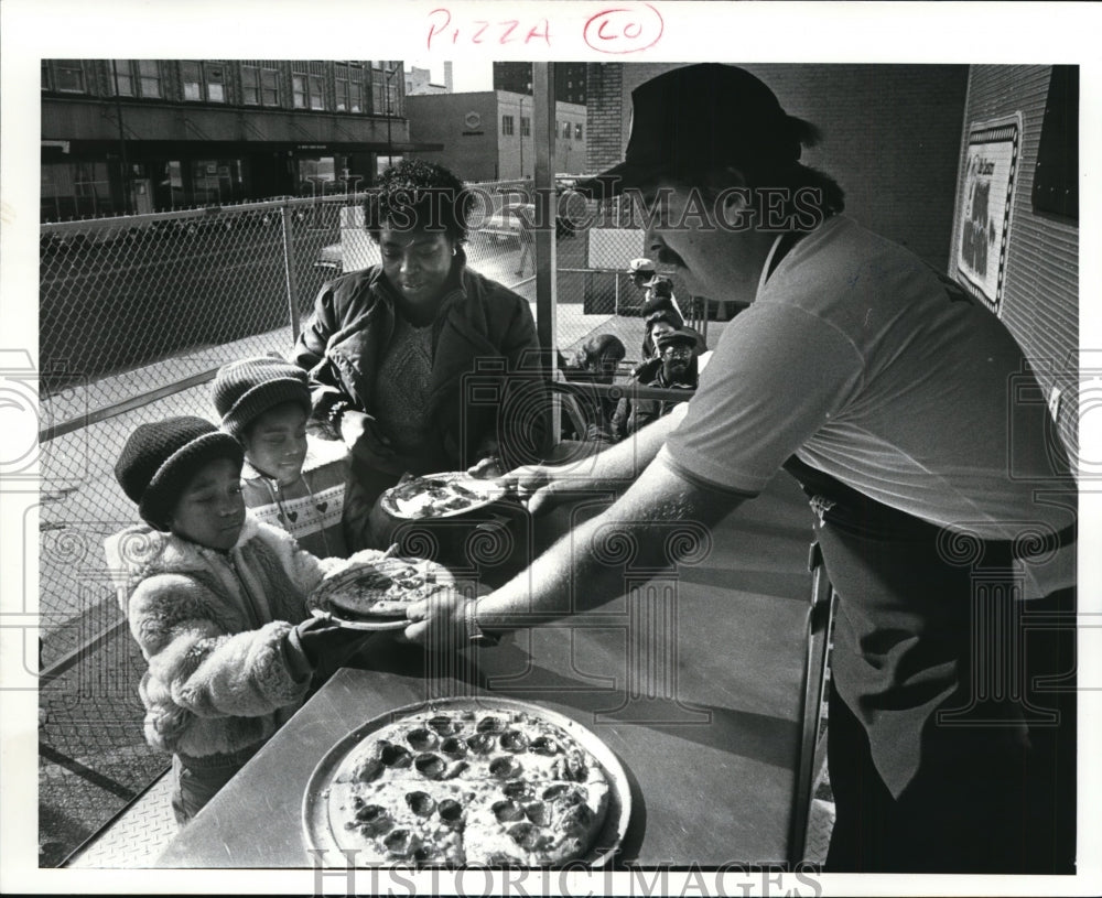 1986 Press Photo Hunger and Hunger Centers - cvb17667