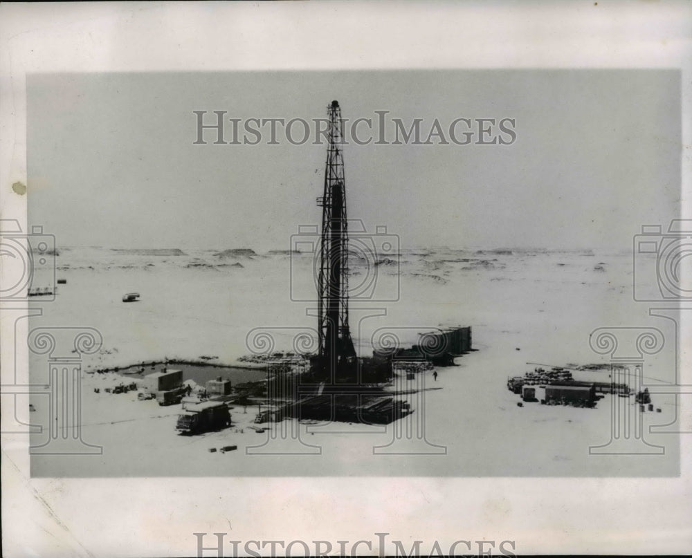 1960 Press Photo Oil well in Libyan Desert - cvb18997- Historic Images