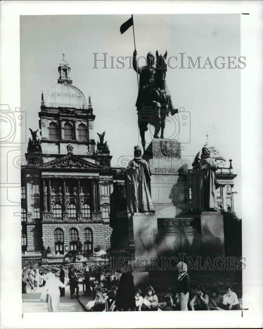 1992 Press Photo Statue of Good King Wenceslas, Wenceslas Square, Prague- Historic Images