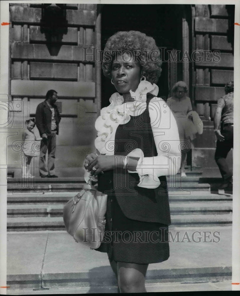 1975 Press Photo Mrs. Gloria Adams - cvb24742