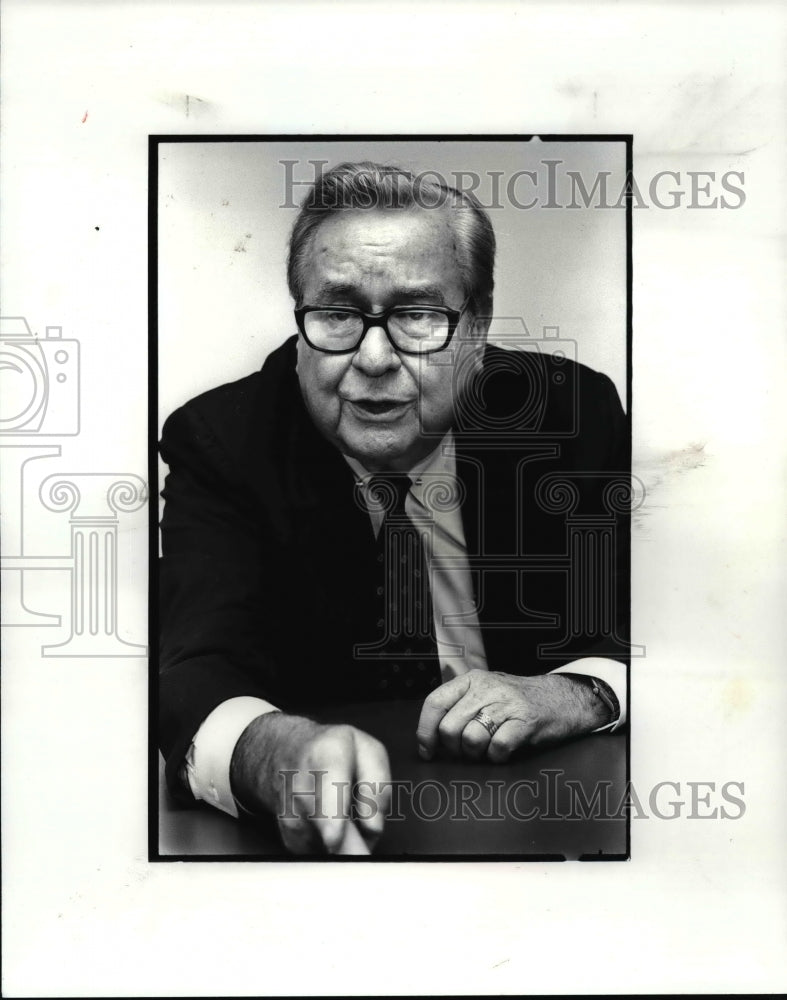 Load image into Gallery viewer, 1986 Press Photo Former Governor James A. Rhodes - cvb25319
