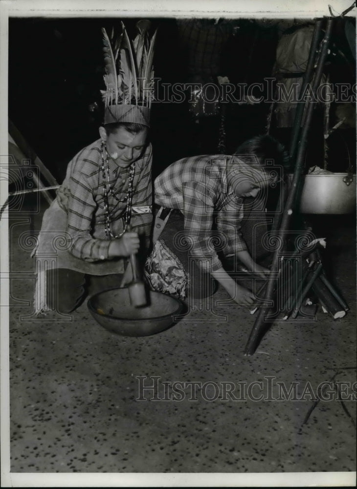 1941 Press Photo: James Meyer and Robert Wade of Boy Scout Troop 278 - cvb25439- Historic Images