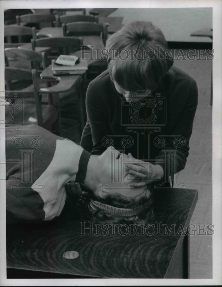 1967 Press Photo CPR demonstrations - Historic Images