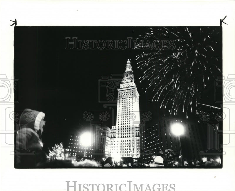 Load image into Gallery viewer, 1984 Press Photo Public Square Christmas lights in New York City. - cvb25970

