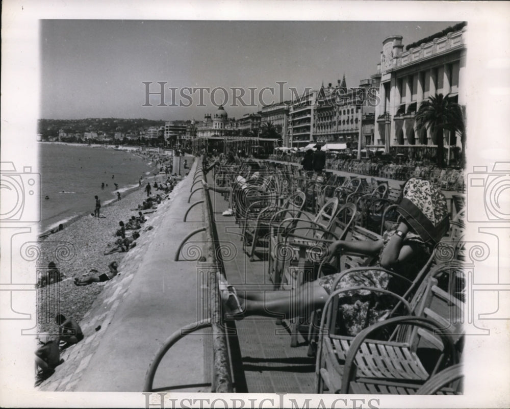 1947 Press Photo Cote D&#39;Azur, Nice, France beach - cvb26062- Historic Images