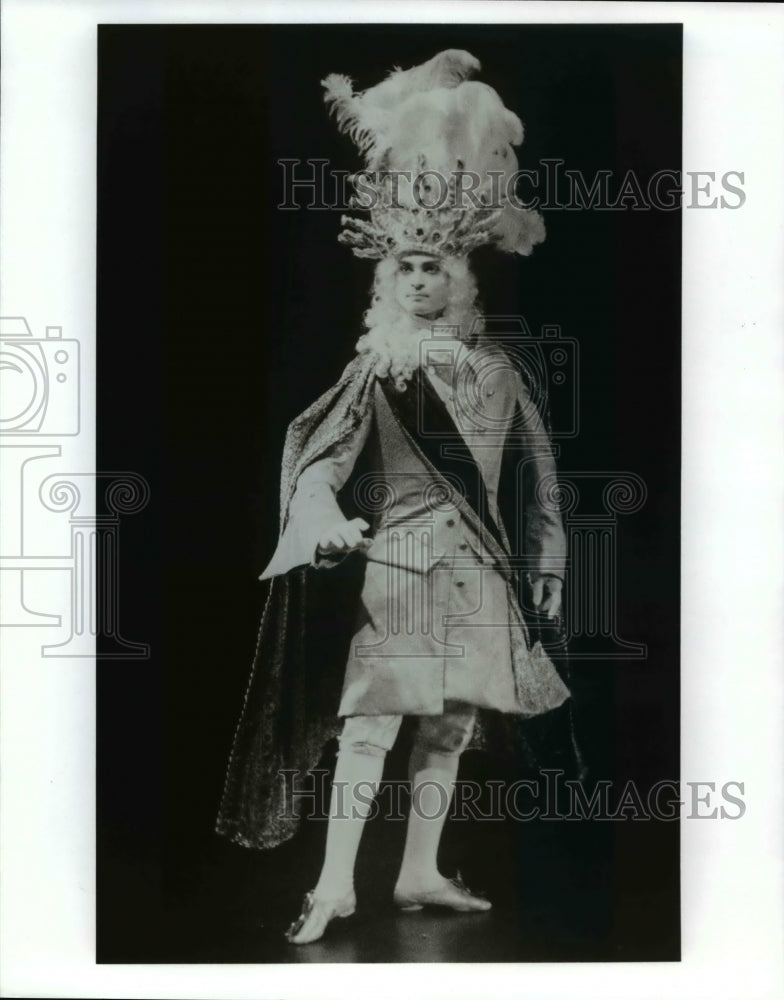 1998 Press Photo Carlos Fittante as Apollo - cvb27857- Historic Images