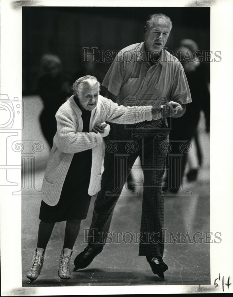 1986 Press Photo Mary Turner skates with John McNamara - cvb28857- Historic Images