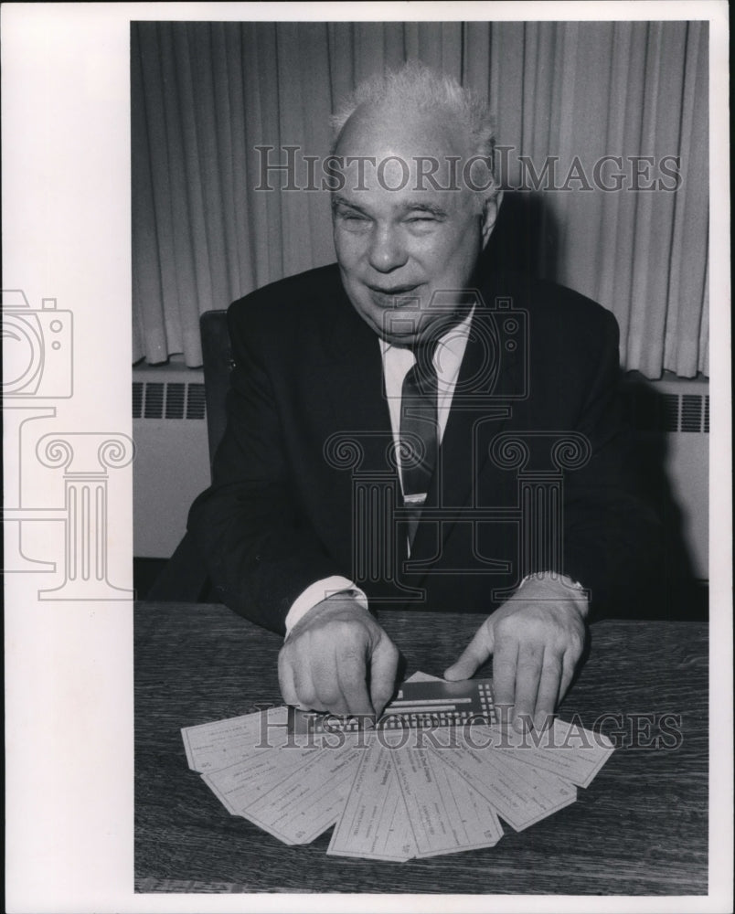 1970 Press Photo The hands of Mel Falke, of Lakewood - cvb29411