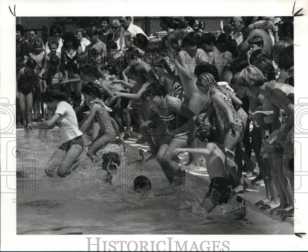 1986 Press Photo Children swimming at the Parma Height Pool - cvb30221- Historic Images