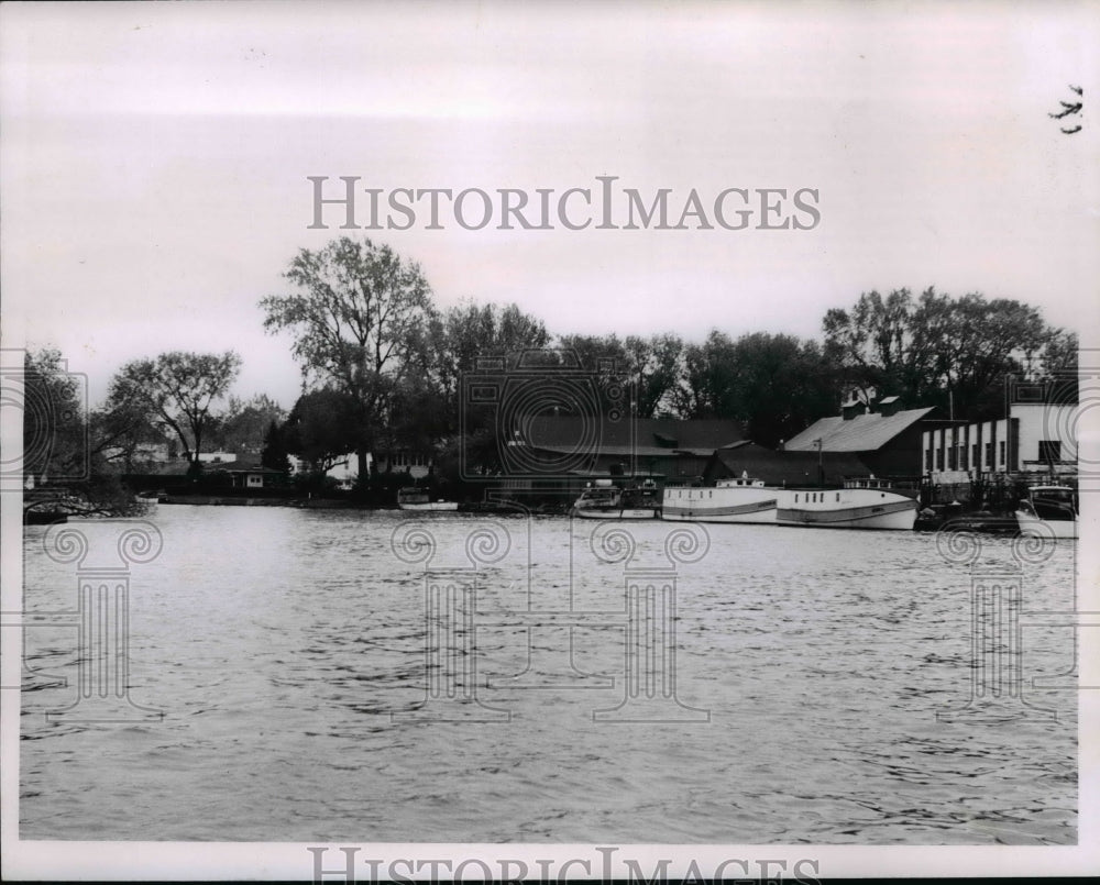 1962 Press Photo Vermilion River Tour Commercial Fishing Boats &amp; Stately Homes- Historic Images