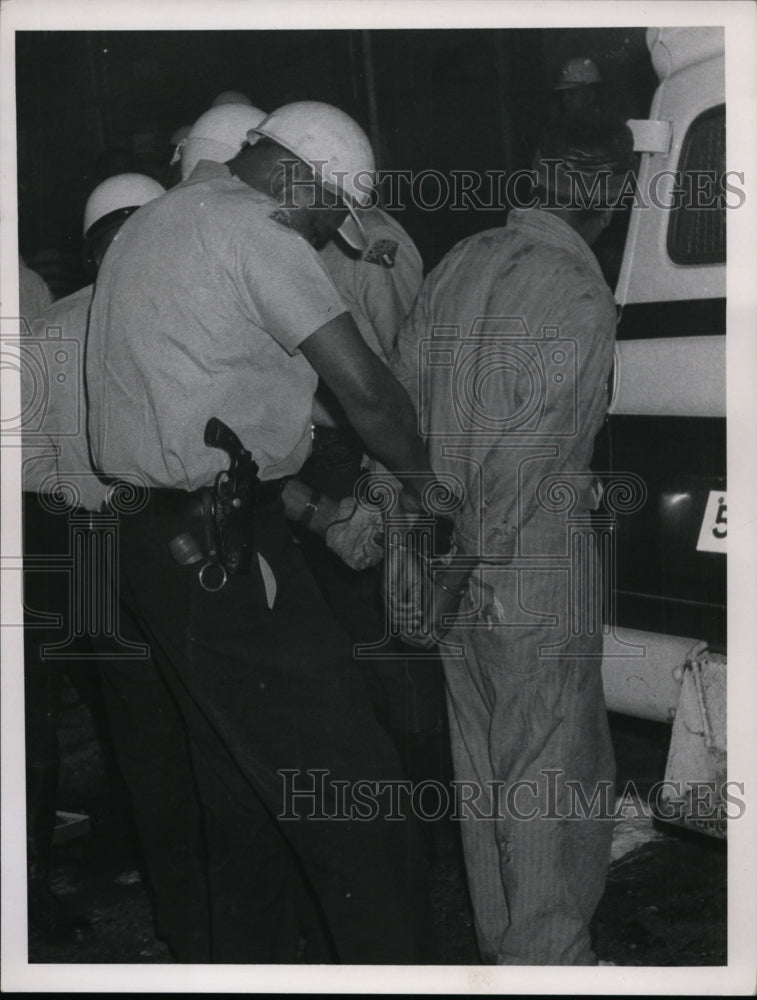 1966 Press Photo Scene from the Haugh Area riots - cvb32047- Historic Images