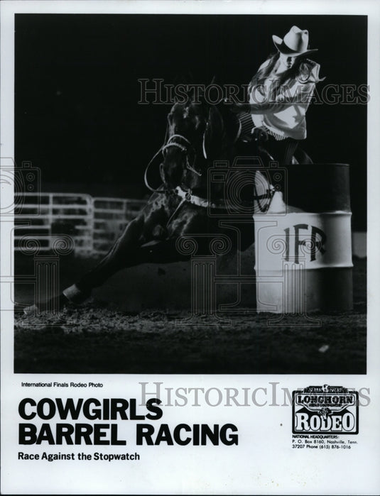 1980 Press Photo Cowgirls Barrel Racing, race against the Stopwatch - cvb32158- Historic Images