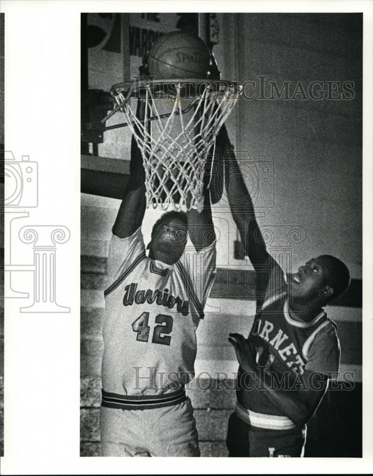1988 Press Photo Robert Hooks watches helplessly Fred Clemon in first period- Historic Images